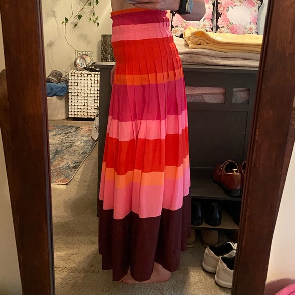 Beautiful Banana Republic Skirt - Picture 3 of 8